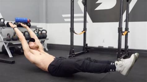 How to Do the Hollow Hold Position for Six-Pack Abs and Stronger Lifts ...