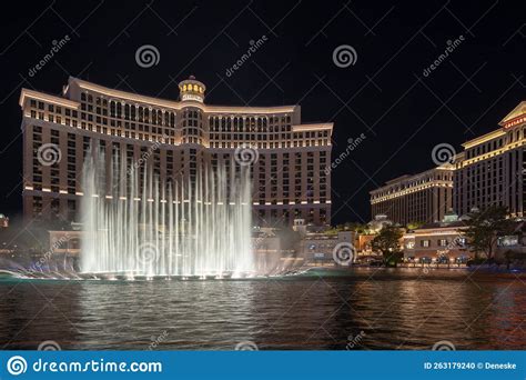 Las Vegas, Fountain Show at the Bellagio Hotel at Night Editorial Image - Image of high ...