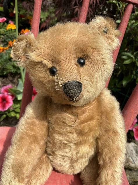 Antique Teddy Bears (Identification & Value Guide)