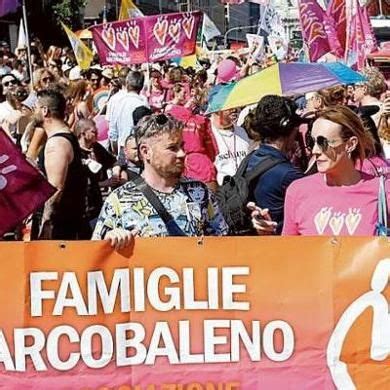 Al Pride Dei Mila Schlein Attacca Roccella Da Voi Abuso Di Potere