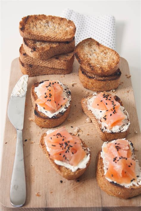 Crostini Di Salmone Affumicato E Formaggio Fresco Spalmabile Ricetta