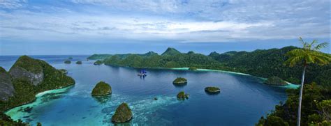 introducing papua  travel guide discover  indonesia