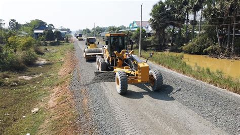 Technique Building Road And Mixing Black Gravel Foundation Road Best