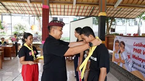 Lantik PMR Wira SMANSAYA Wabup Ipat Minta Terapkan Ilmu Untuk Menolong