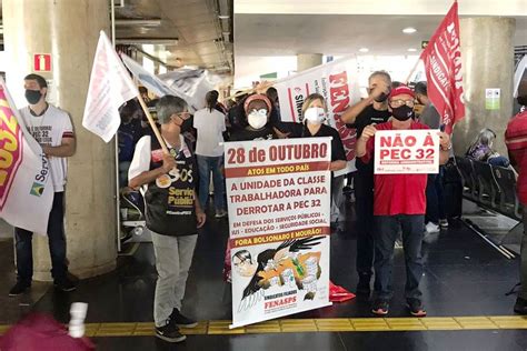 Contra A Pec 32 Centenas De Servidores Realizam Atos No Aeroporto De