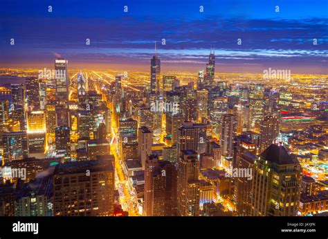 Night time view of downtown Chicago Stock Photo - Alamy