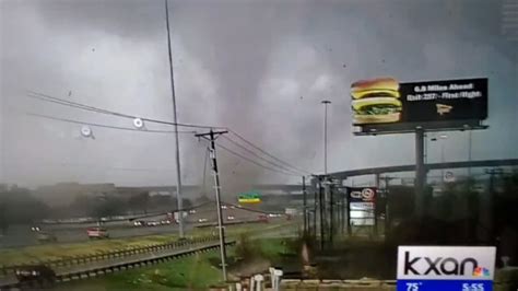 Texas Almeno Tornado Seminano Caos E Distruzione Paura E Gravi