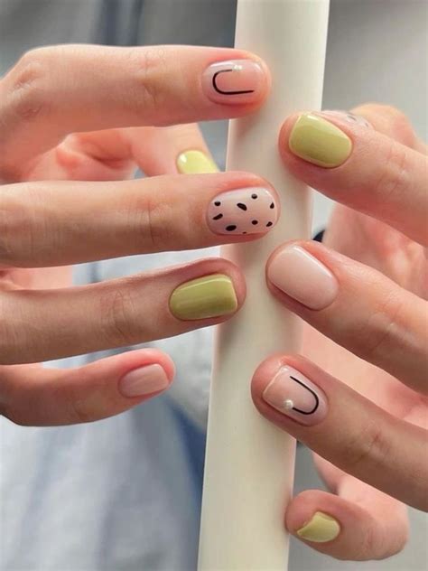 Simple Yet Cute Nail Ideas Every Beginner Can Copy Profil Bola