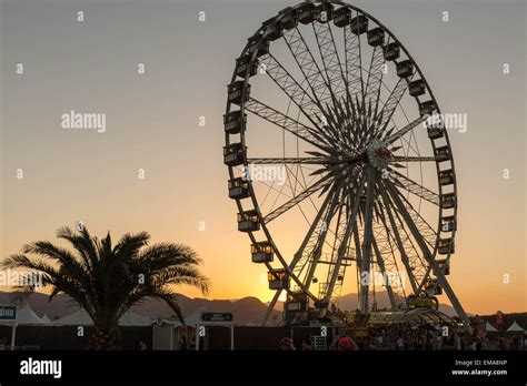 Indio California USA 17th Apr 2015 Fans Ride The Ferris Wheel At