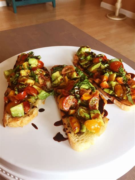 Avocado Bruschetta With Balsamic Glaze