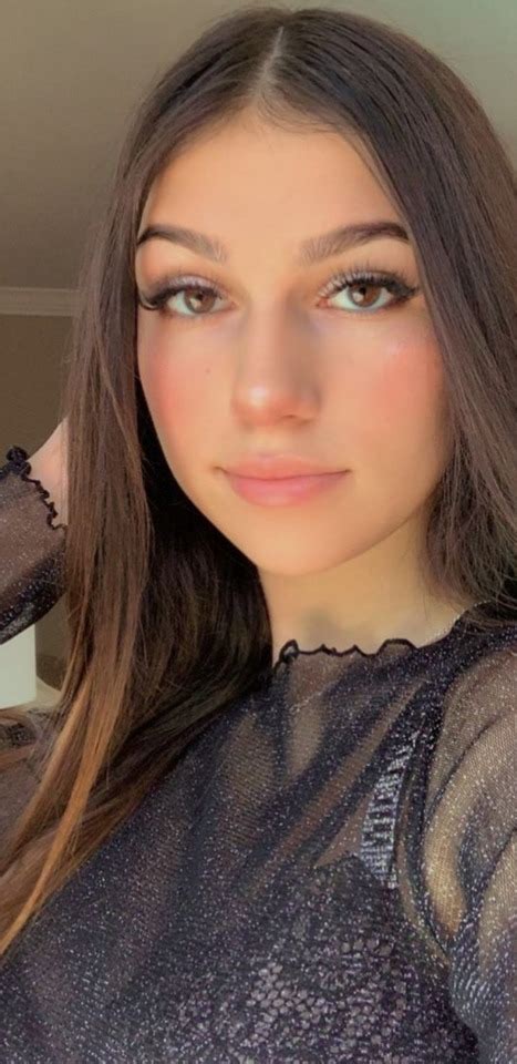 9 Hot Sexy Julia Merekoulias Bikini Pics