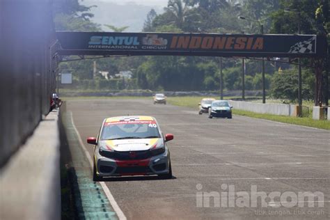 Foto Aksi Balap Omr Honda Brio Speed Challenge Di Sirkuit Sentul