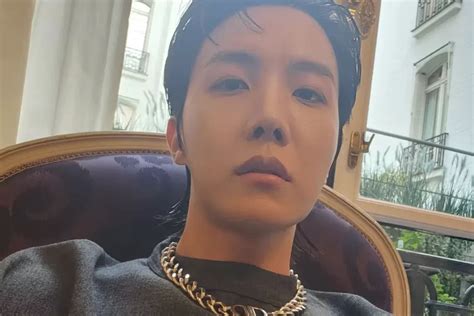 ARMY Kangen J Hope BTS Pamer 3 Visual Ganteng Saat Hiasi Sampul