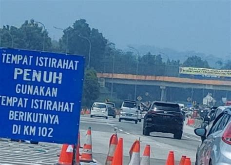 Heboh Ledakan Dan Kobaran Api Di Rest Area Km B Pemudik Semburat