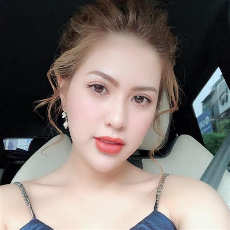 Bỏng mắt ngắm vợ hot girl vừa ly hôn Việt Anh sau năm gắn bó