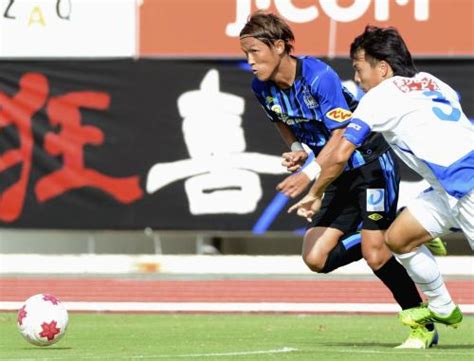 ＜g大阪―fc今治＞前半、攻め込むg大阪・宇佐美（左） ― スポニチ Sponichi Annex サッカー