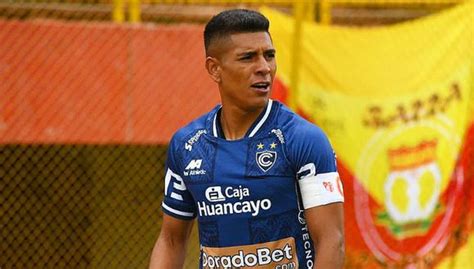 Cienciano abre proceso disciplinario a Paolo Hurtado tras imágenes