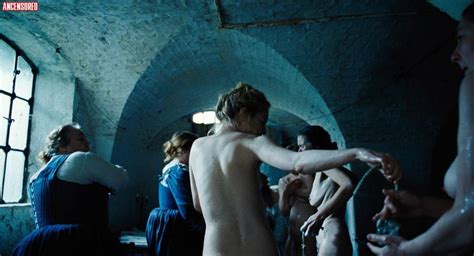 Naked Emma Stone In The Favourite