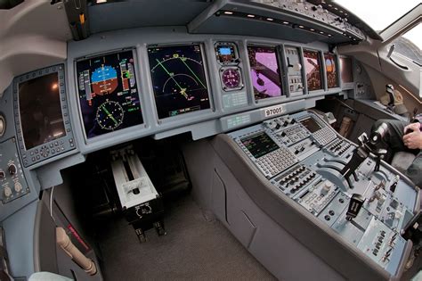 Sukhoi Superjet 100, pictures, technical data, history - Barrie ...