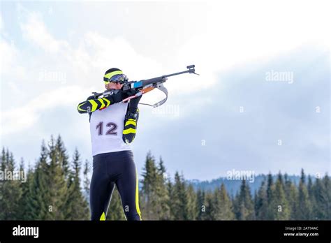 Biathlon biathlete shooting rifle target hi-res stock photography and images - Alamy