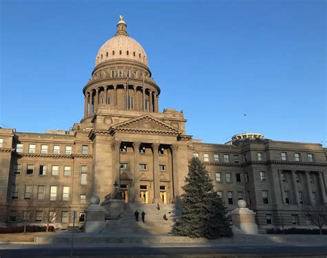 Idaho State Capitol Lighting Up Christmas Tree