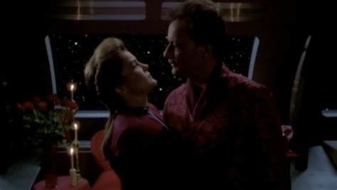 10 Most Inappropriate Star Trek Voyager Moments Page 7