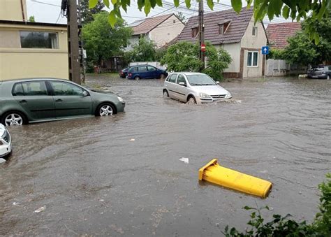 Mai multe străzi din Timișoara inundate după o ploaie torențială video