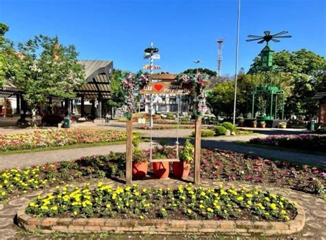 Praça das Flores e Labirinto Verde atrações imperdíveis em Nova Petrópolis