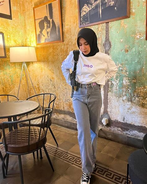 Inspirasi Ootd Hijab Nuansa Putih Ala Indy Ratna