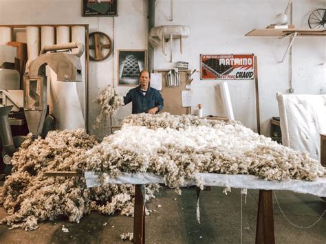 Le métier de matelassier l art de fabriquer des matelas en laine L