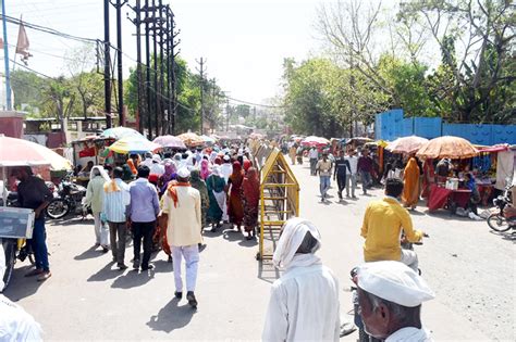 Crowd Gathered In Mahakal Trouble Due To Construction Works महाकाल में उमड़ी भीड़