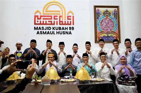 Danny Pomanto Dan Ribuan Jemaah Semarakkan Ngaji Bersama Uas Di Masjid