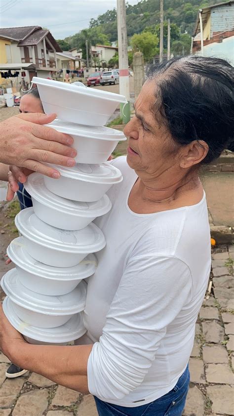 Cozinha solidária do MST já entregou 10 mil marmitas em Encantado RS MST