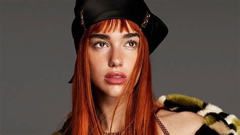 Dua Lipa Es La Nueva Imagen De La Campaña De Otoño 2021 De Versace Vogue