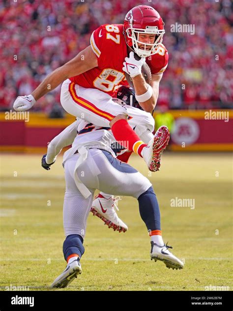 Travis Kelce 2023 Hi Res Stock Photography And Images Alamy