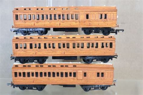 Triang Hornby R R Re Painted Lner Clerestory Composite Brake