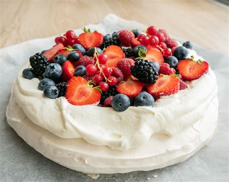 Pavlova Med Fl Deskum Og B R Nem Opskrift Mummum Dk