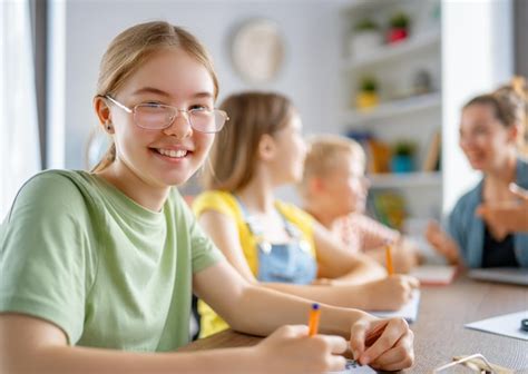 Crian As Felizes Na Escola Foto Premium