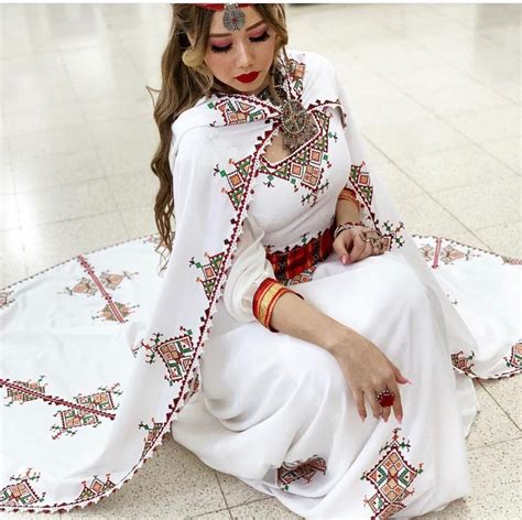 Robe kabyle berbère Robe kabyle berbère Lorsque vous faites face au