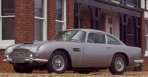 Aston Martin Db5 Hingga Kostum James Bond Dilelang