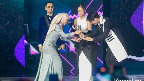 6 Potret Lesti Kejora Saat Terima 4 Piala Di SCTV Music Awards 2023