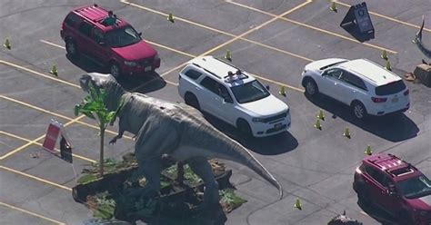 Drive Thru Dinosaur Adventure Jurassic Quest Takes Over Metlife