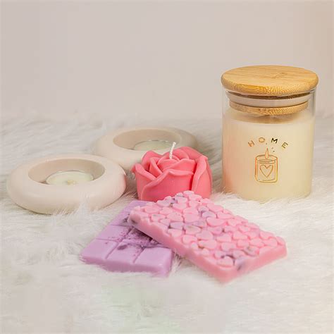 Online Handmade Candle And Mini Melts Set Gift Delivery in UAE - FNP