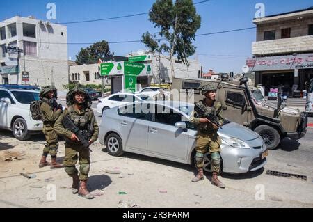 Nablus Pal Stina Mai Israelische Soldaten Bewachen Das Auto