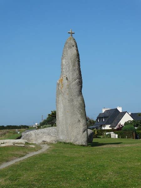 Menhir nord de Pontusval à Plounéour Trez ou menhir de Men Marz à