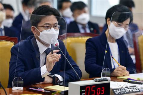 과방위 국감 질의에 답변하는 유국희 원자력안전위원회 위원장 노컷뉴스