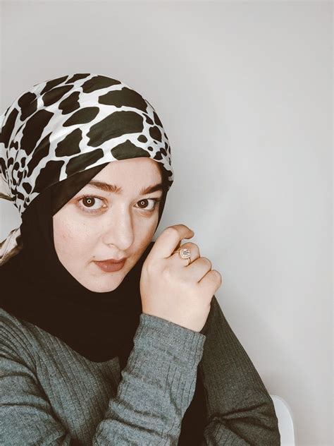 Hijabi bandana and Fall makeup Fall Makeup, Hijabi, Bandana, Fashion ...