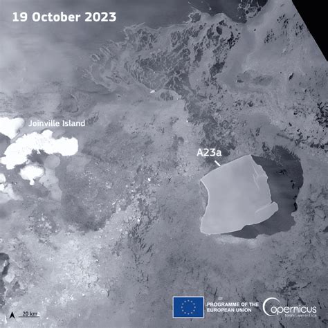 Um Iceberg Gigante Despende Se E Navega Pelo Hemisf Rio Sul