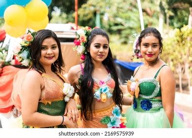 imágenes de Beuty woman latina Imágenes fotos y vectores de stock Shutterstock