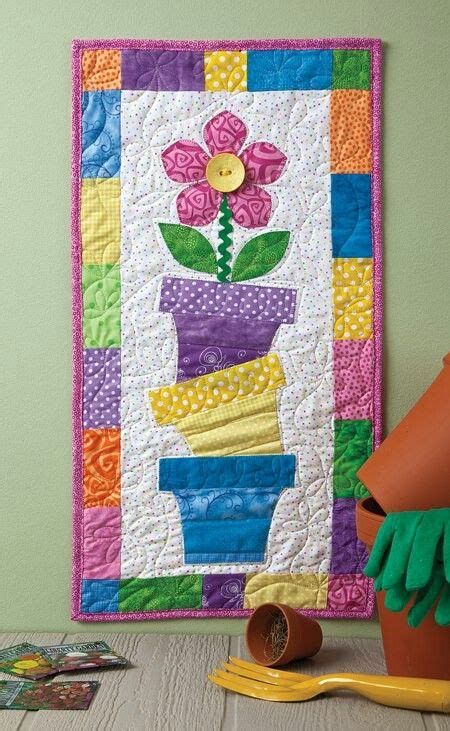 Cute Summer Wall Hanging In Quiltmaker Magazine March April Issue Hanging Quilts Quilts